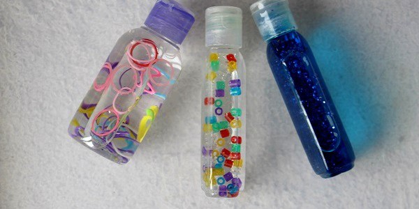 Maman Nougatine DIY: les bouteilles sensorielles pour bébé - Maman