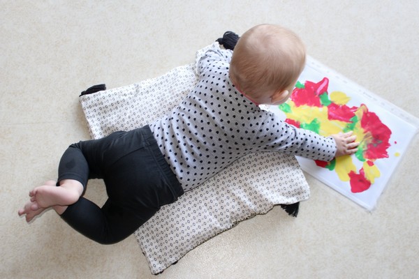 Activité bébé - Activité enfants - Peinture à base de jus de pois